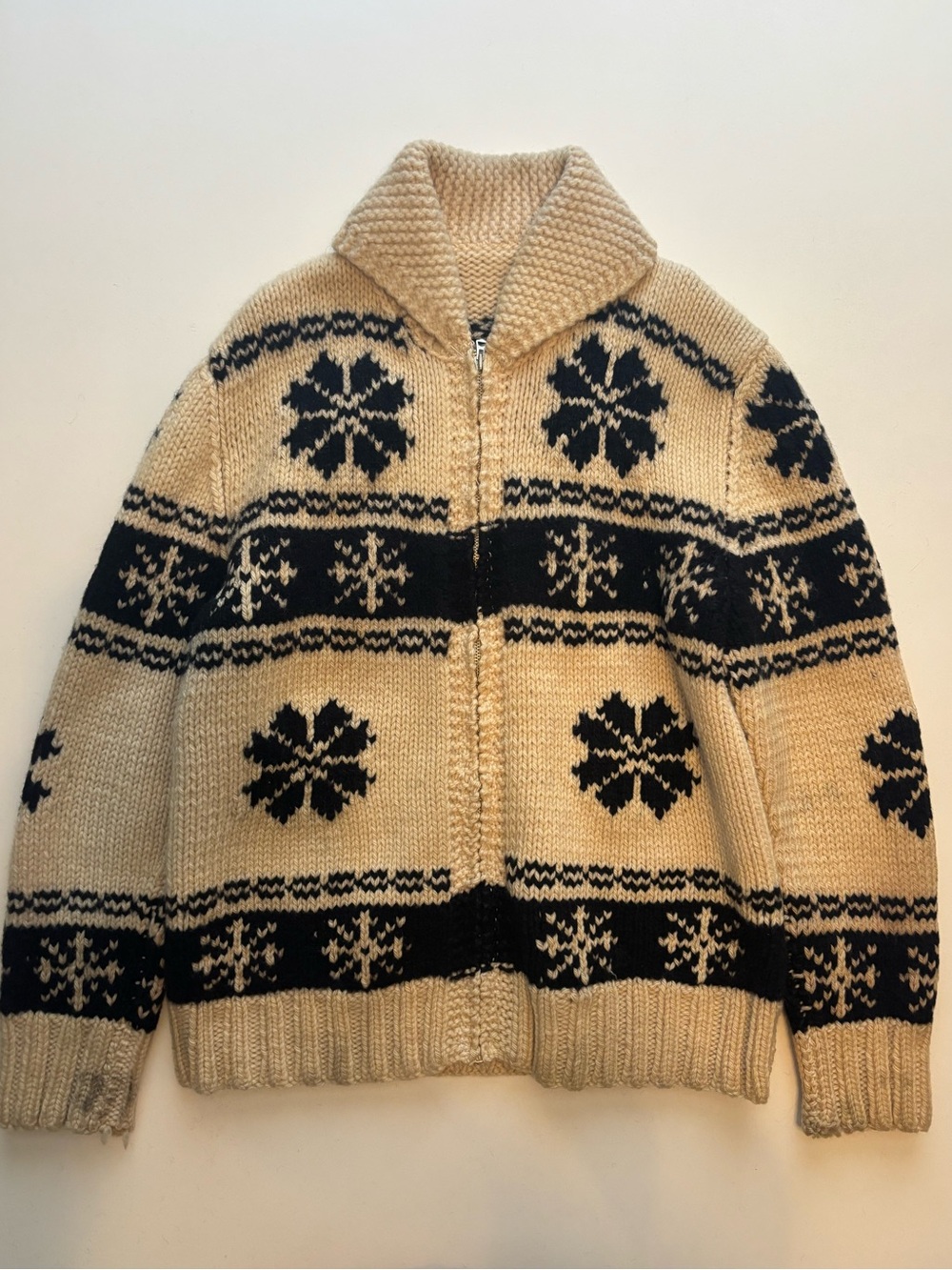 1960s hand knitted cowichan wool sweater cream/black snowflake pattern